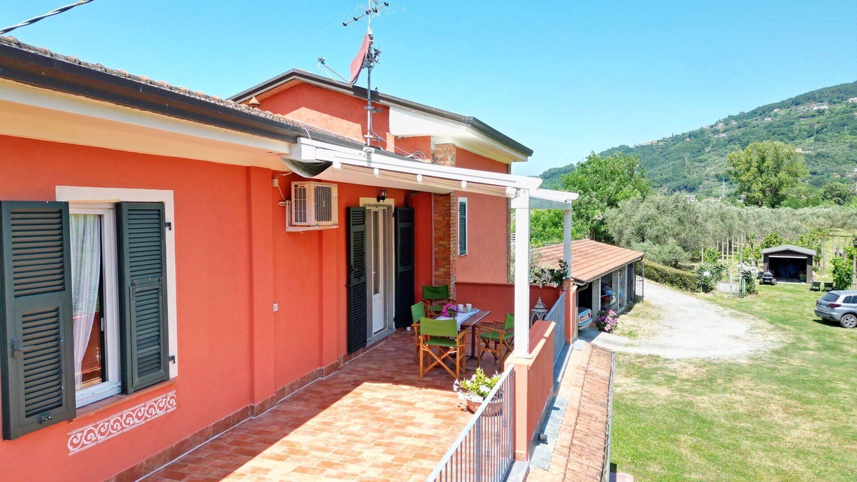 Aulla Villa | Beautiful villa with WIFI, A/C, TV, terrace, pets allowed and parking, close to La Spezia