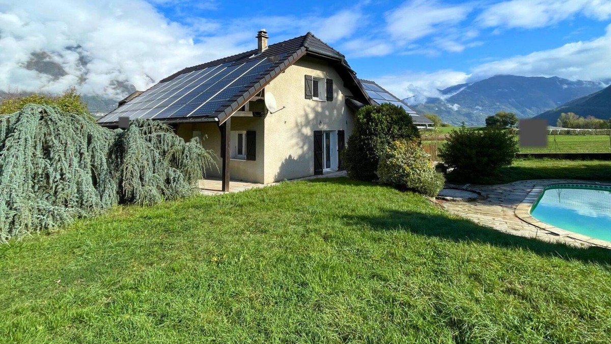 Chateauneuf House | Beautiful villa with mountain view, Beautiful villa with mountain view