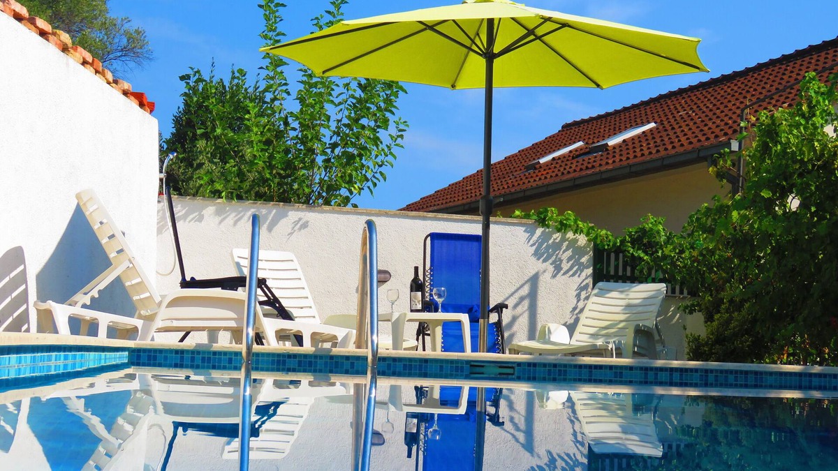 Podi Villa | Beautiful Villa With Big Private Pool and Amazing Sea and Mountain views