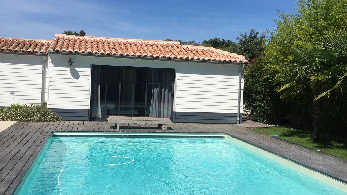 La Flotte House | Beautiful villa with heated pool, village center and beach 5 minutes away