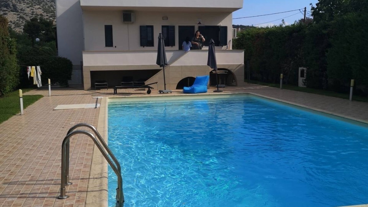 Schinias Villa | Beautiful villa with large pool near the beach
