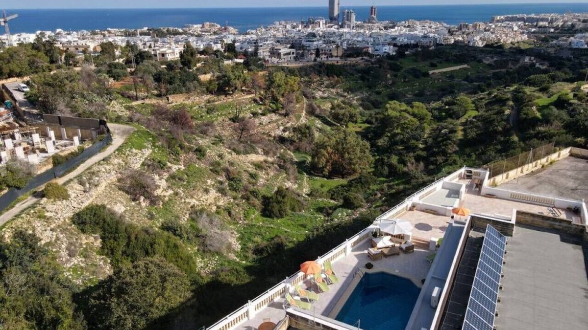 St. Andrew's Villa | Beautiful Villa with Breathtaking Views in Swieqi