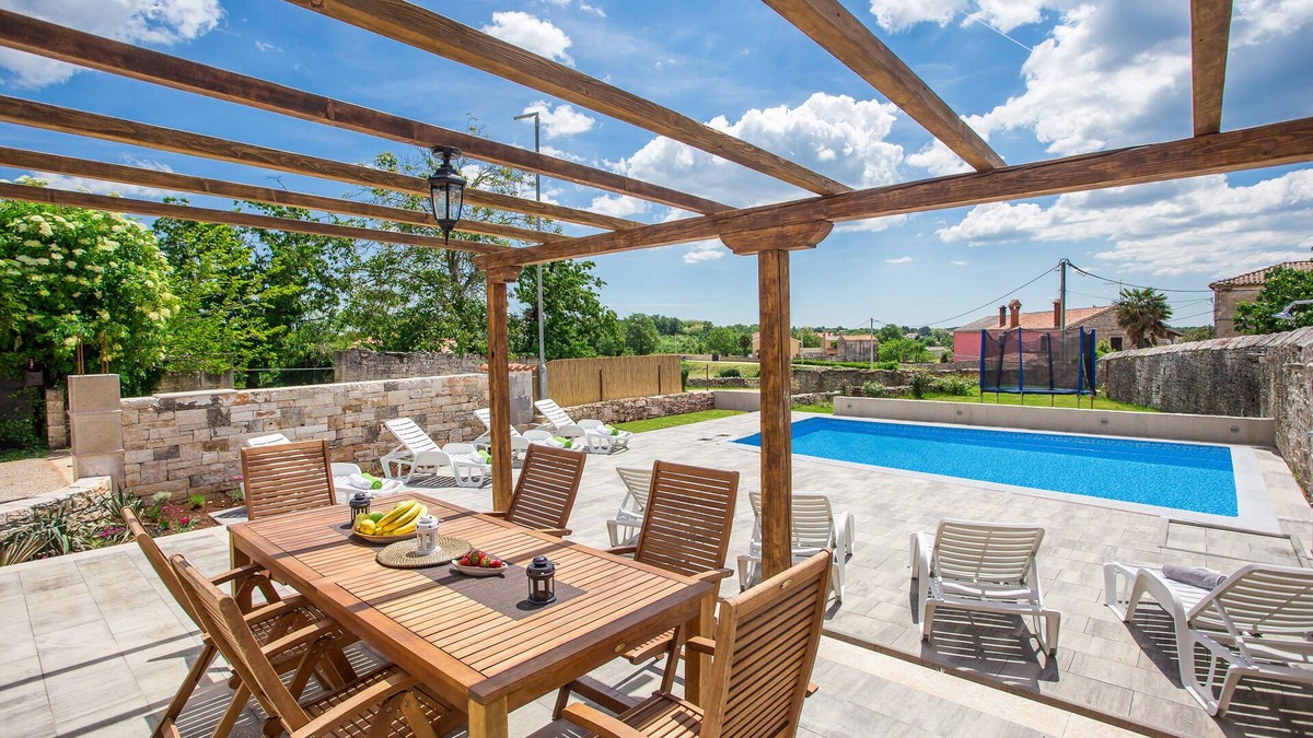 Tinjan House | Beautiful villa with swimming pool, grill, WIfi, free WiFi