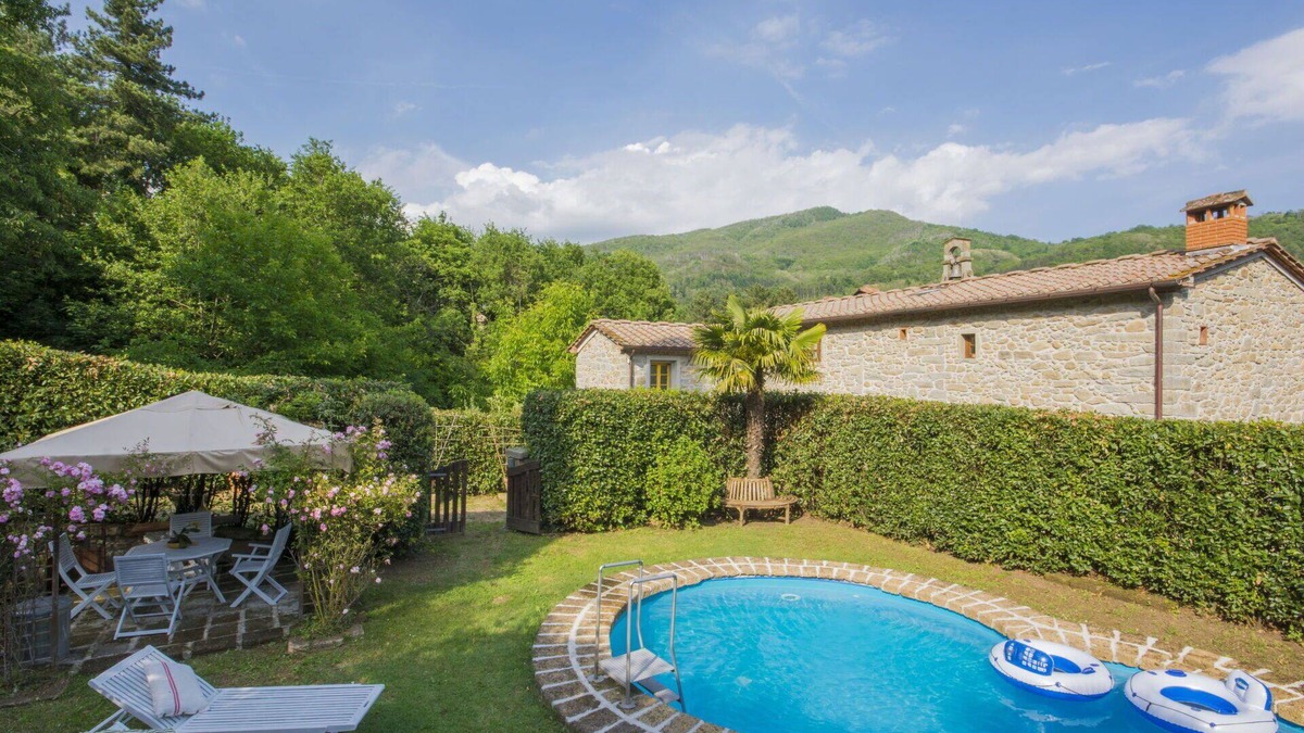 Pontito Villa | Beautiful villa with WIFI, private pool, TV, balcony, pets allowed, panoramic view and parking