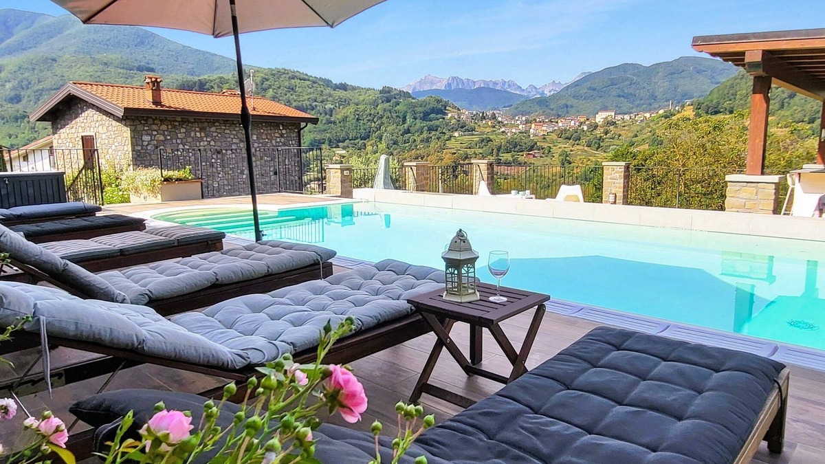 San Romano in Garfagnana Villa | Beautiful village house, pool. Walk to restaurant. WIFI. Flexible changeover.