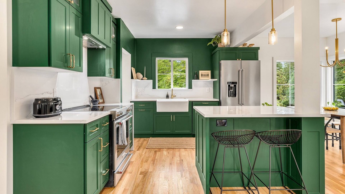Camas House | Beautiful Vintage Home in the Heart of Camas 5 beds