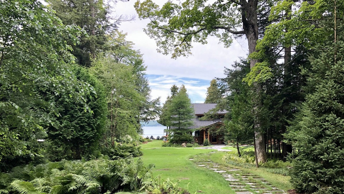 Walloon Lake Cottage | Beautiful Walloon Lake Cottage with Guest House