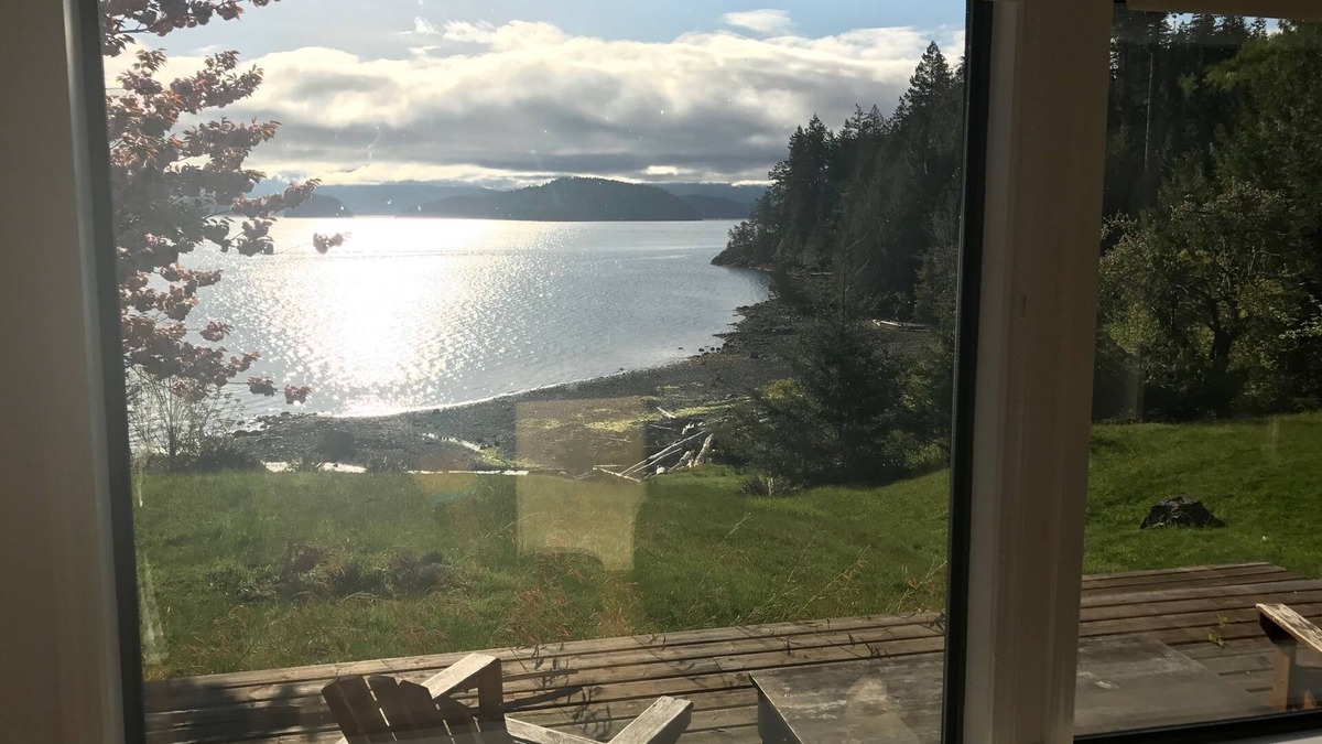 Cortes Island House | Beautiful Waterfront Home With Majestic Views