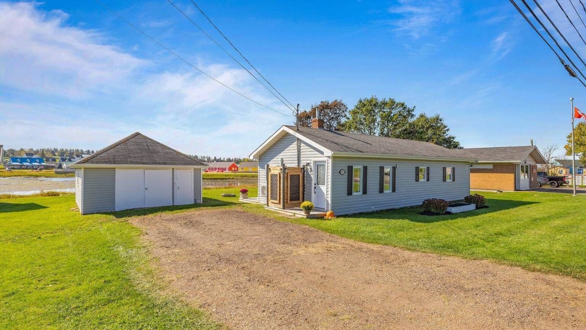 Saint Peters Bay Cottage | Beautiful Waterfront Cottage in the Heart of St. Peters Bay