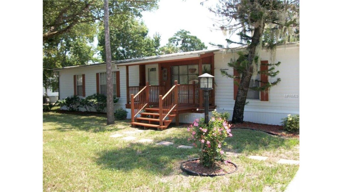 Astor Cottage | Beautiful Water Front Astor Cottage w Pool, Hot tub, Huge Deck & Wifi