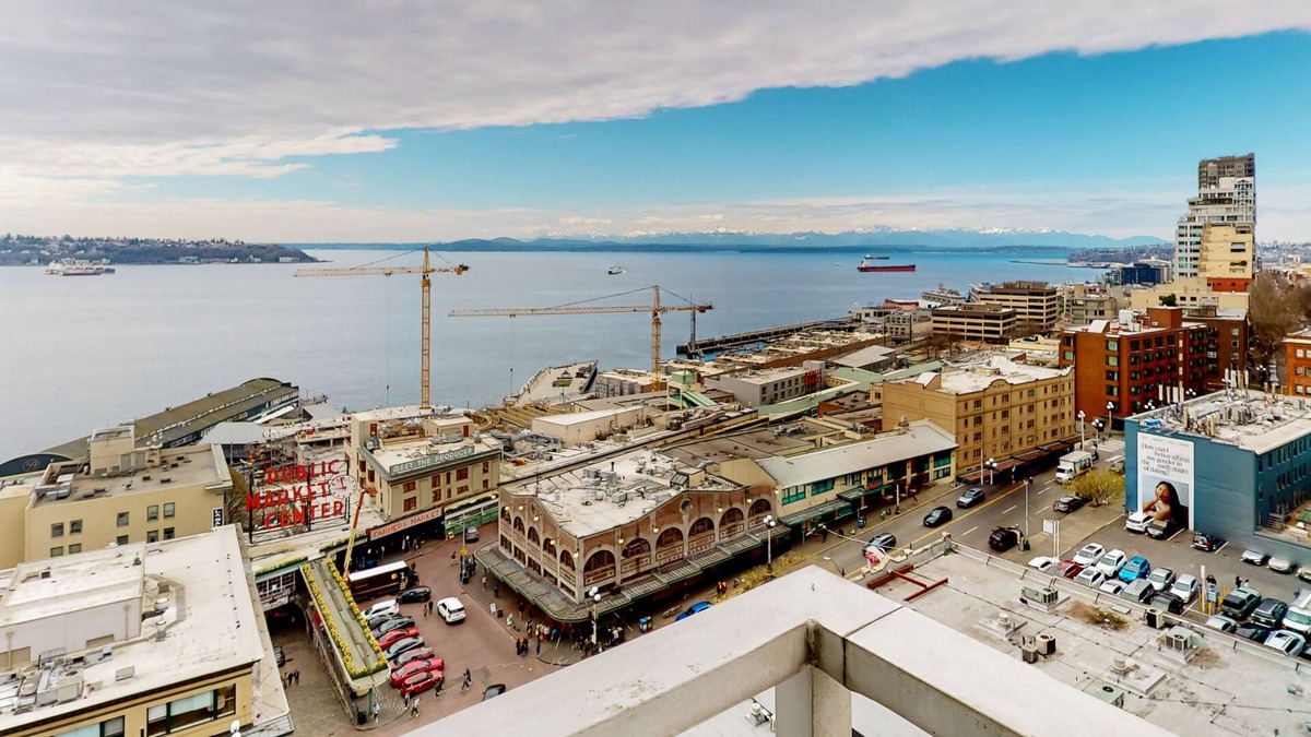 Downtown Seattle Condo | Beautiful water view condo with full kitchen, fitness area, & W/D
