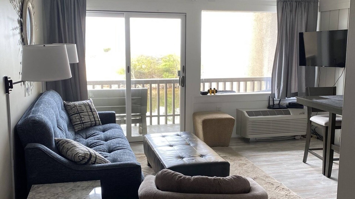 Maple City Condo | Beautiful Water Views! 1 Bdrm Condo on Lake Michigan - Homestead Rsrt-Glen Arbor