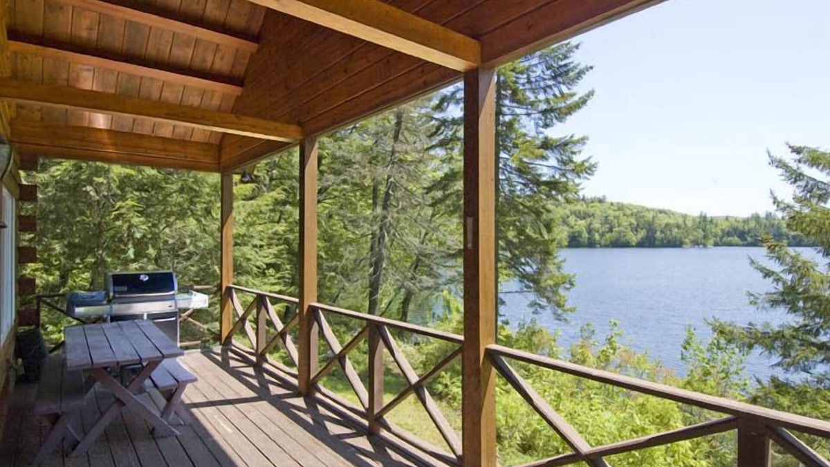 Woodstock Cabin | Beautiful Waterfront Log Home, Nestled in the White Mountains