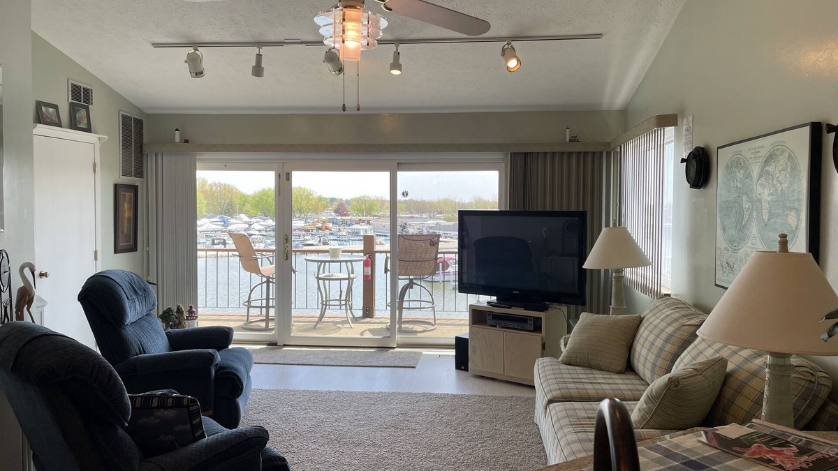 Gypsum Condo | Beautiful Waterfront Condo - Peaceful and Relaxing