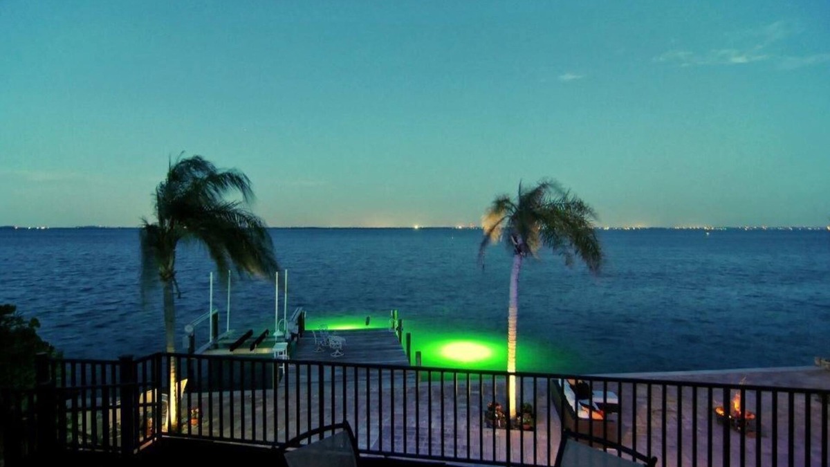 Longboat Key House | Beautiful Waterfront Estate! Private gated property. Deeded beach access.