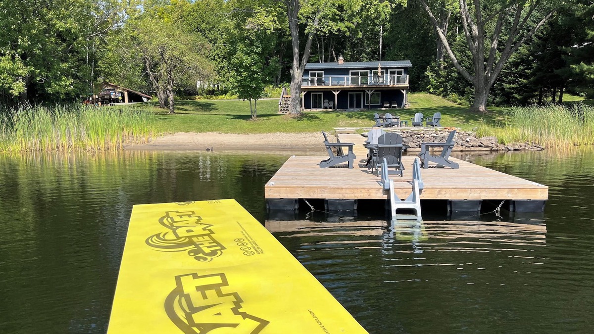 Eagle Lake Cottage | Beautiful Waterfront 4 Season Lake House