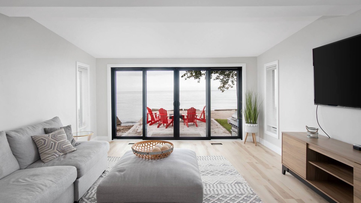 Kingsville Cottage | Beautiful Waterfront Cottage