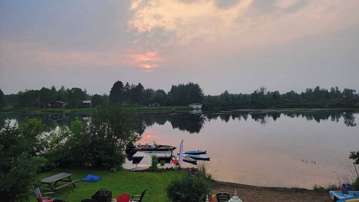 Nominingue Ski Chalet | Beautiful waterfront with beach and spa!