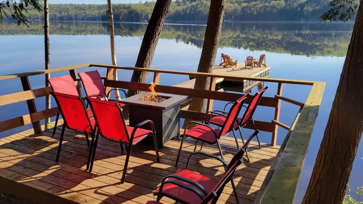 Dysart et al Cottage | Beautiful Waterfront Cottage on Kennisis Lake