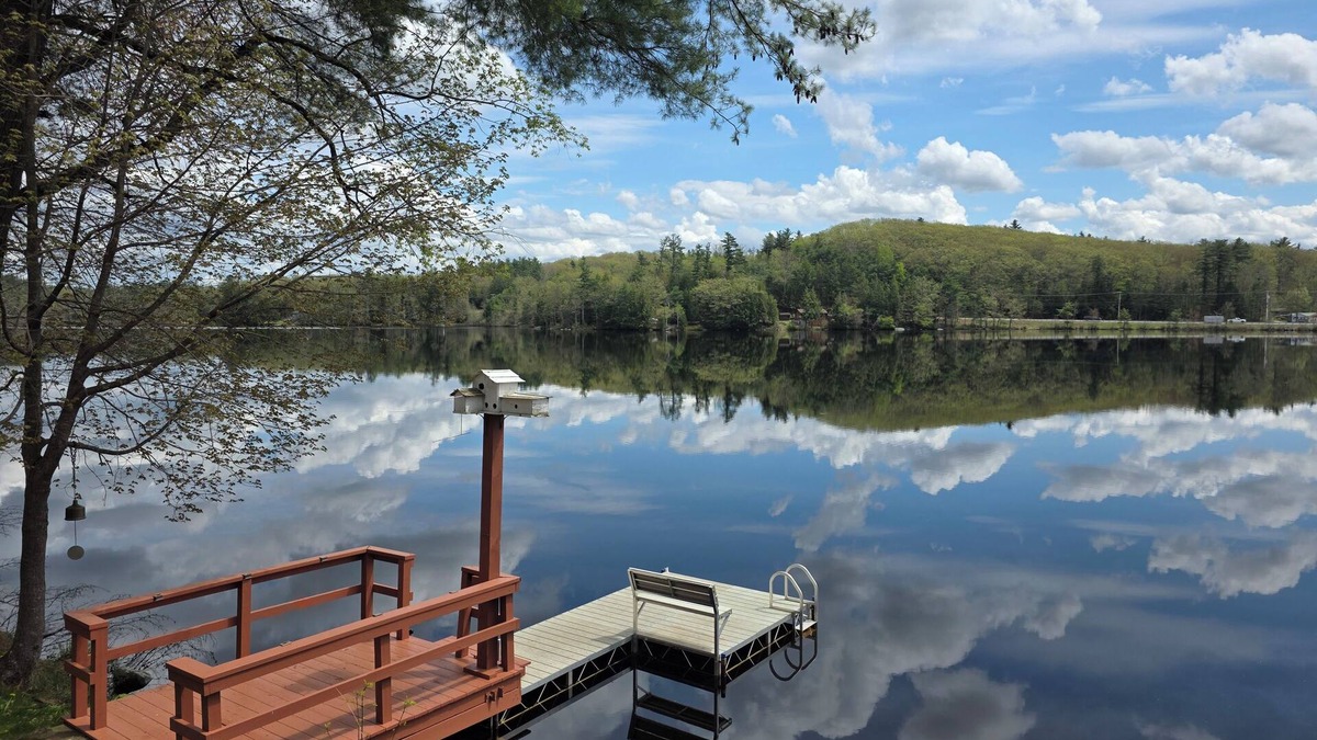 Rindge Cottage | Beautiful Waterfront Cottage With a HOT TUB For Your Family Getaway!