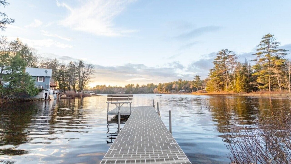 Acworth House | Beautiful Waterfront , four season home on charming Crescent Lake!