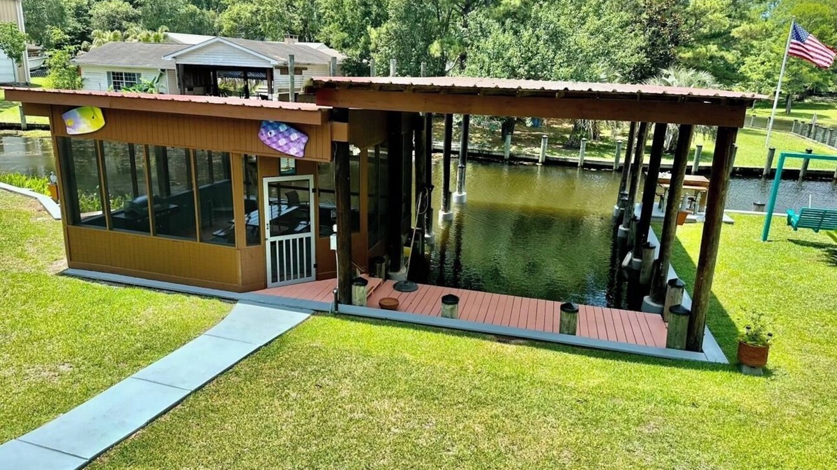 Gautier Cabin | BEAUTIFUL WATERFRONT . GNAT SCREENED BOATHOUSE AND AJOINING COVERED BOAT SLIPSn