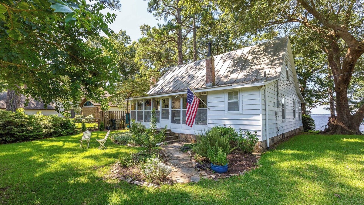 Minnesott Beach Cottage | Beautiful Waterfront Home W/Sleeping Porch on the Neuse River, outdoor shower.