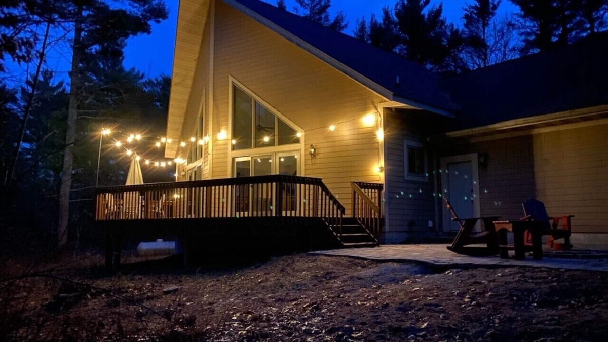 Arkdale Cabin | Beautiful Waterfront Home on Lake Petenwell, close to Wisc Dells and Sand Valley