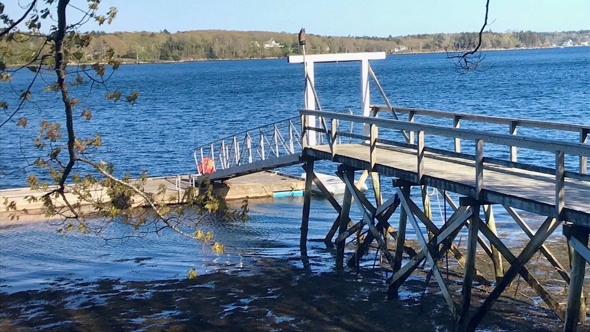 Boothbay House | Beautiful Waterfront home for Last week of August call 978-468-0643