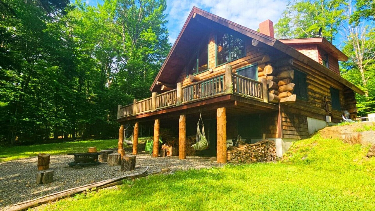 Rockwood Cabin | Beautiful Waterfront Log Cabin on Lake Brassua