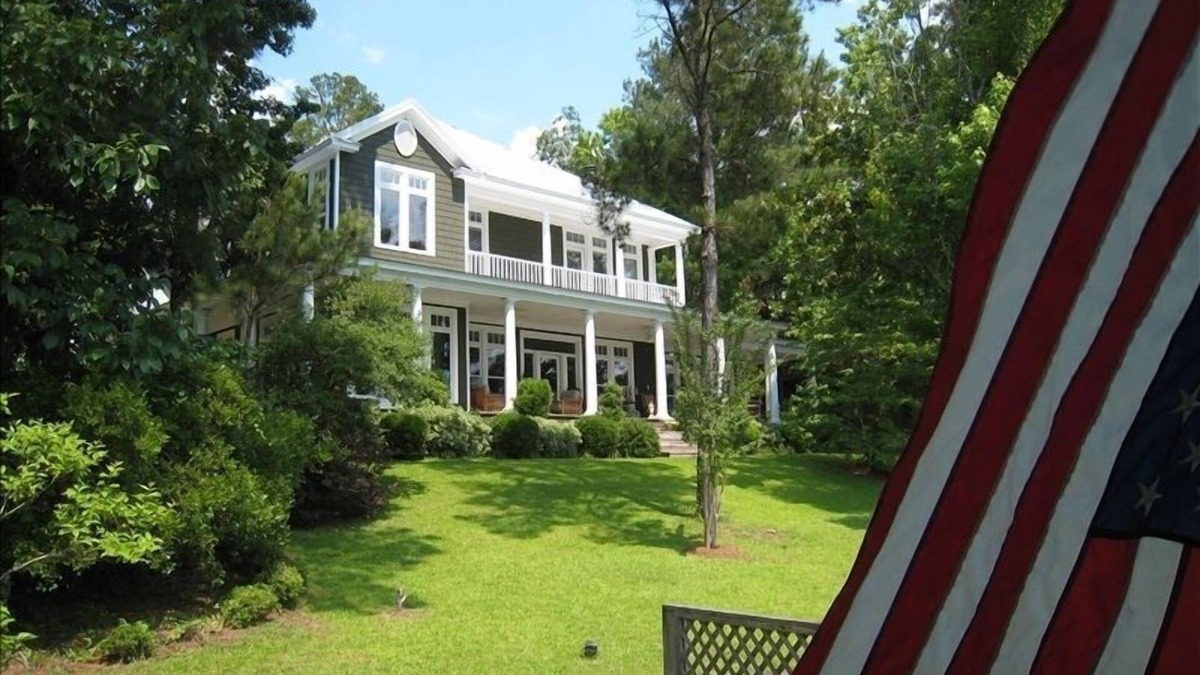 Little Kowaliga House | Beautiful Waterfront Lake Home near Real Island and 6 min from The Landing!