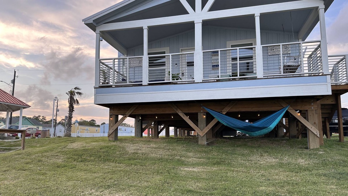 Beach City Resort | Beautiful Waterfront Private Resort