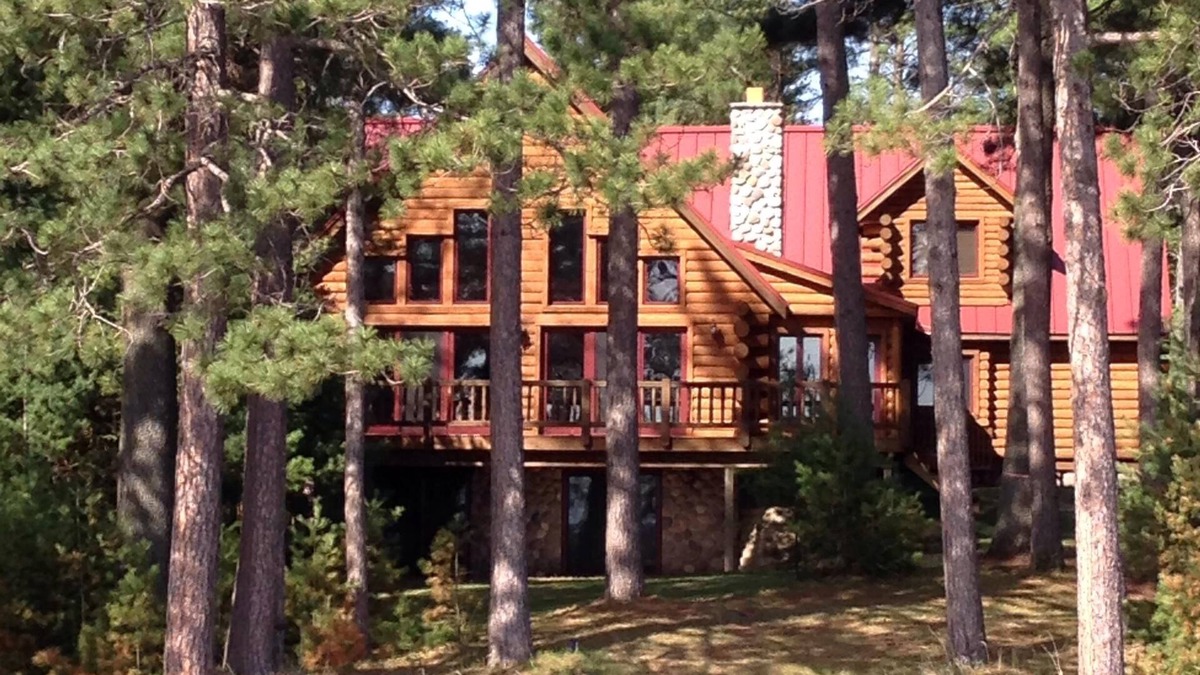 Tomahawk House | Beautiful Waterfront Property with Breathtaking Views.