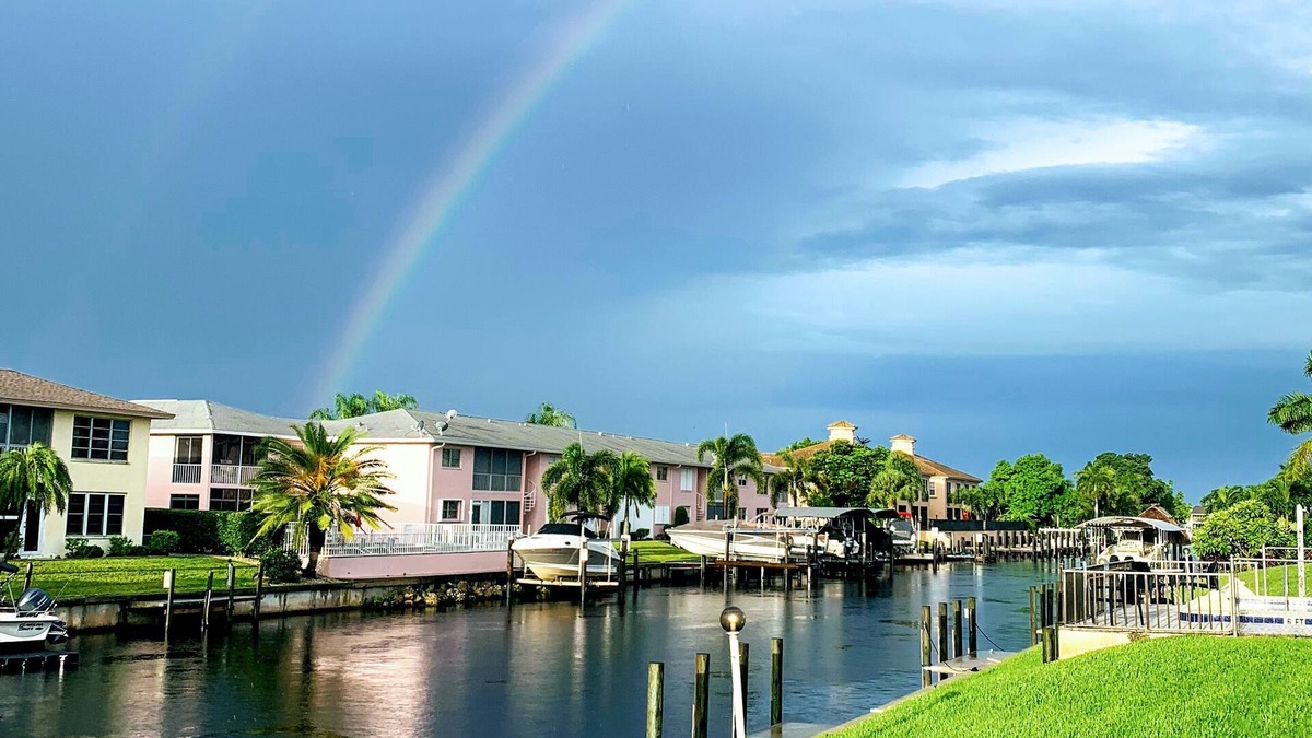 Caloosahatchee Condo | Beautiful waterfront condo 1200 sf