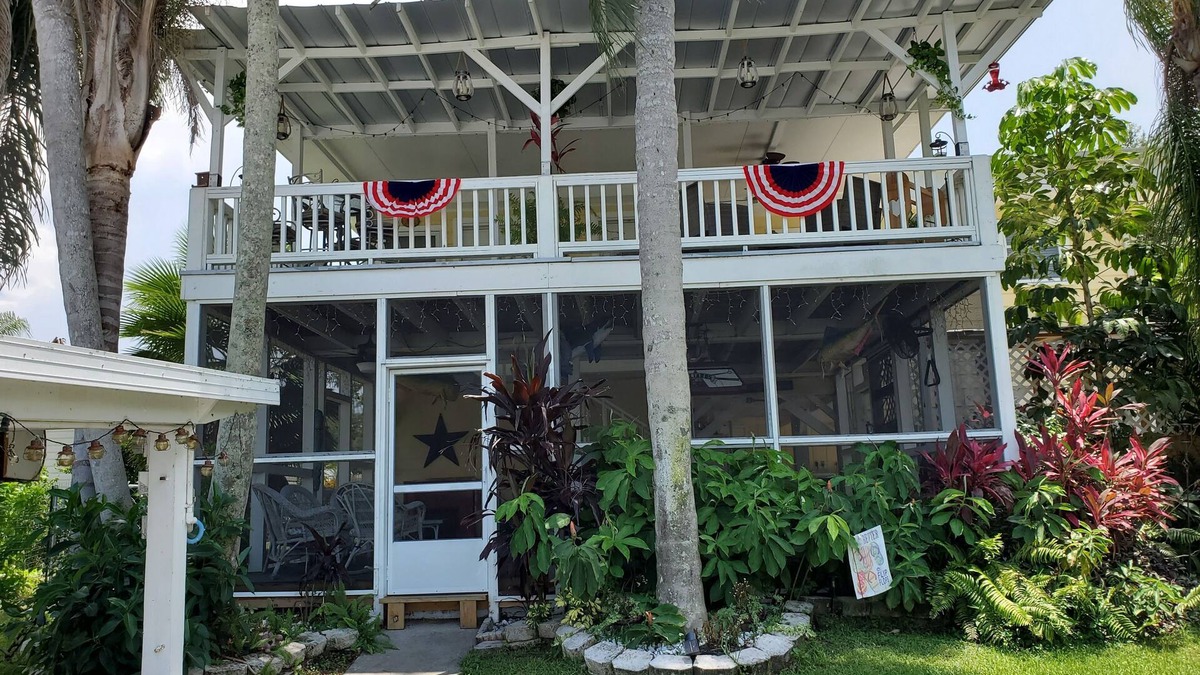 Taylor Creek House | Beautiful waterfront vacation home with canal access to Lake Okeechobee