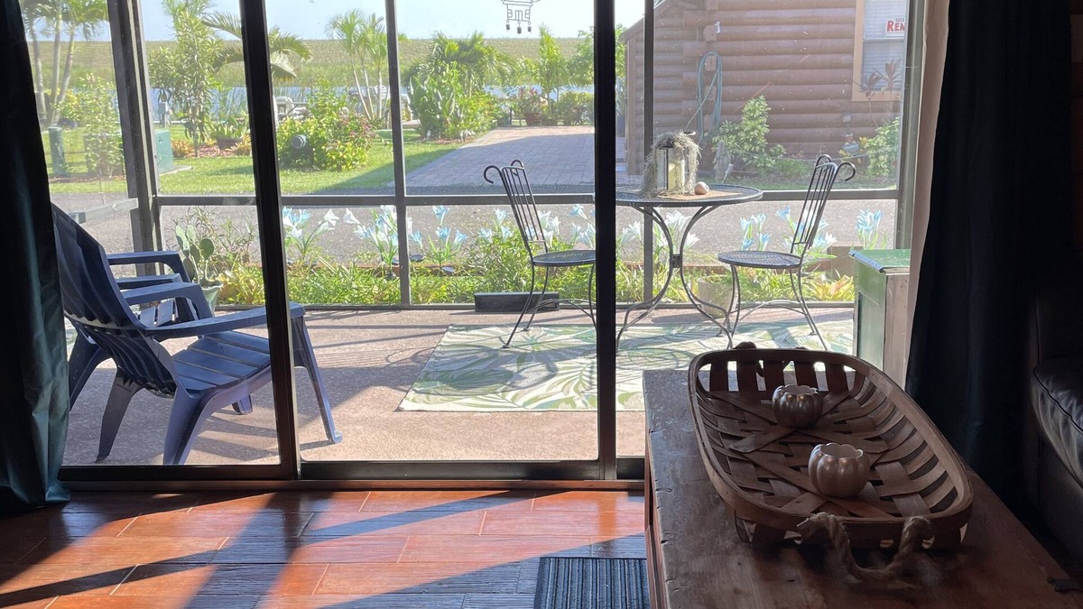 Okeechobee Cabin | Beautiful Waterview Cabin with dock and access to Lake Okeechobee