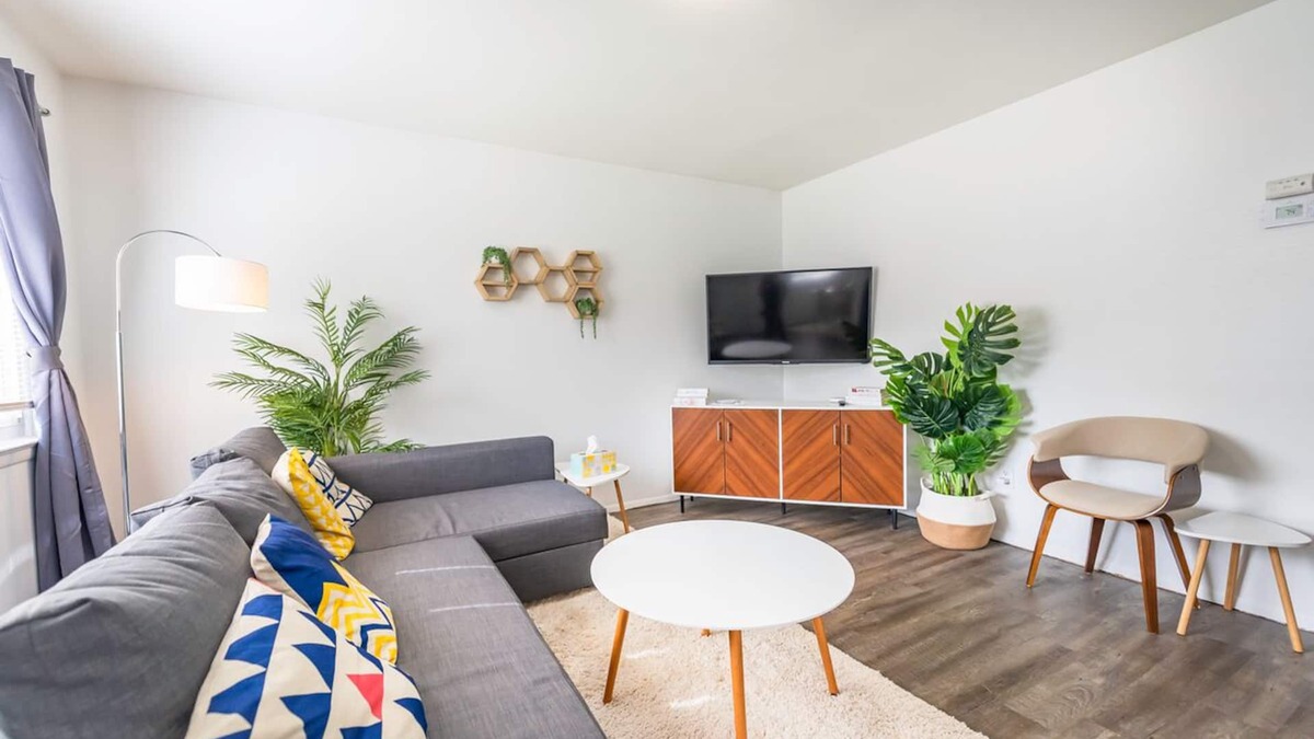 Ferndale House | Beautiful, Well Appointed 3BR in Ferndale!