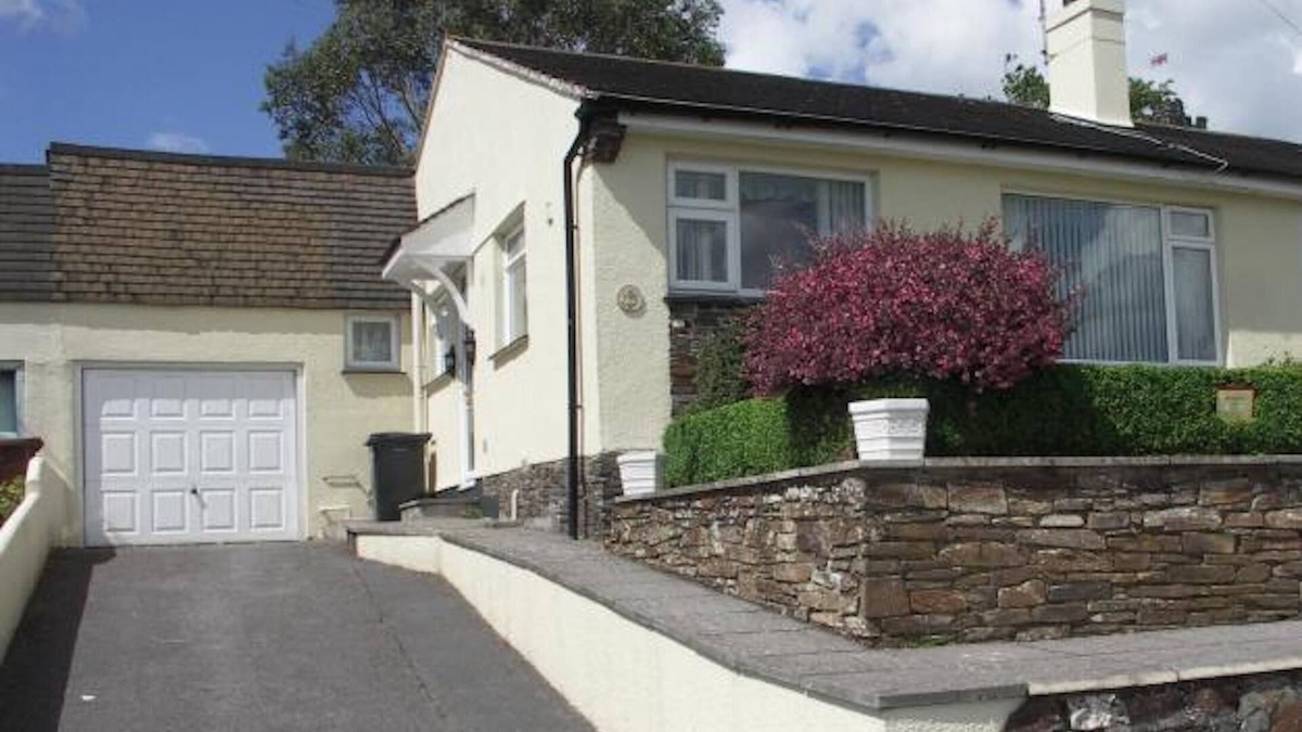 Kingsbridge House | Beautiful, Well-Equipped Bungalow, Sleeps 5
