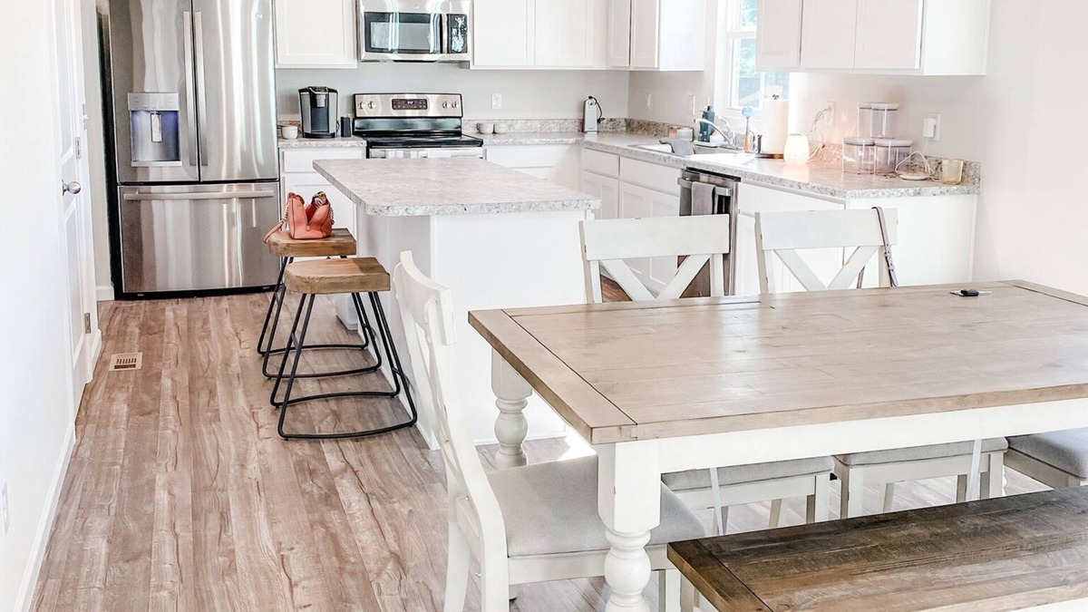 Amherst House | Beautiful well kept new build home