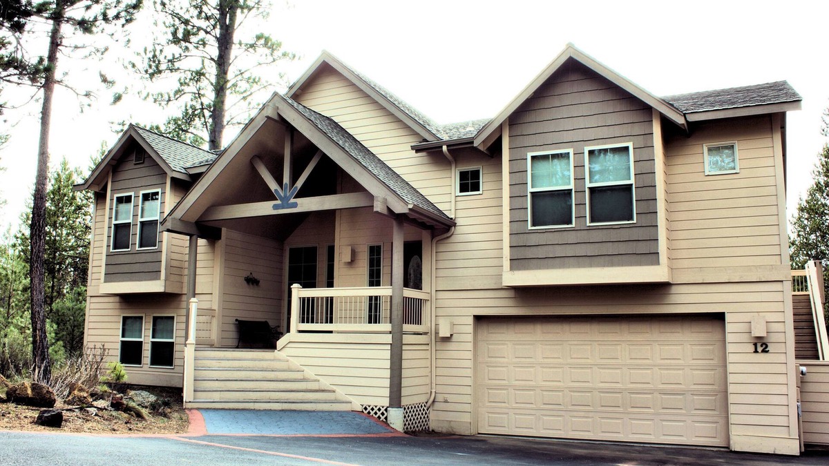 Deer Park House | Beautiful, Well Laid Out 3000sqft , Nicely decorated home. Sleeps 10