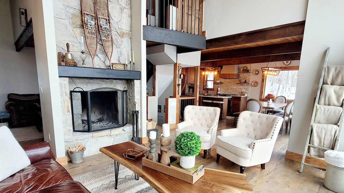Andover House | Beautiful West-Facing Home with Amazing Mountain & Sunset Views, Fireplace