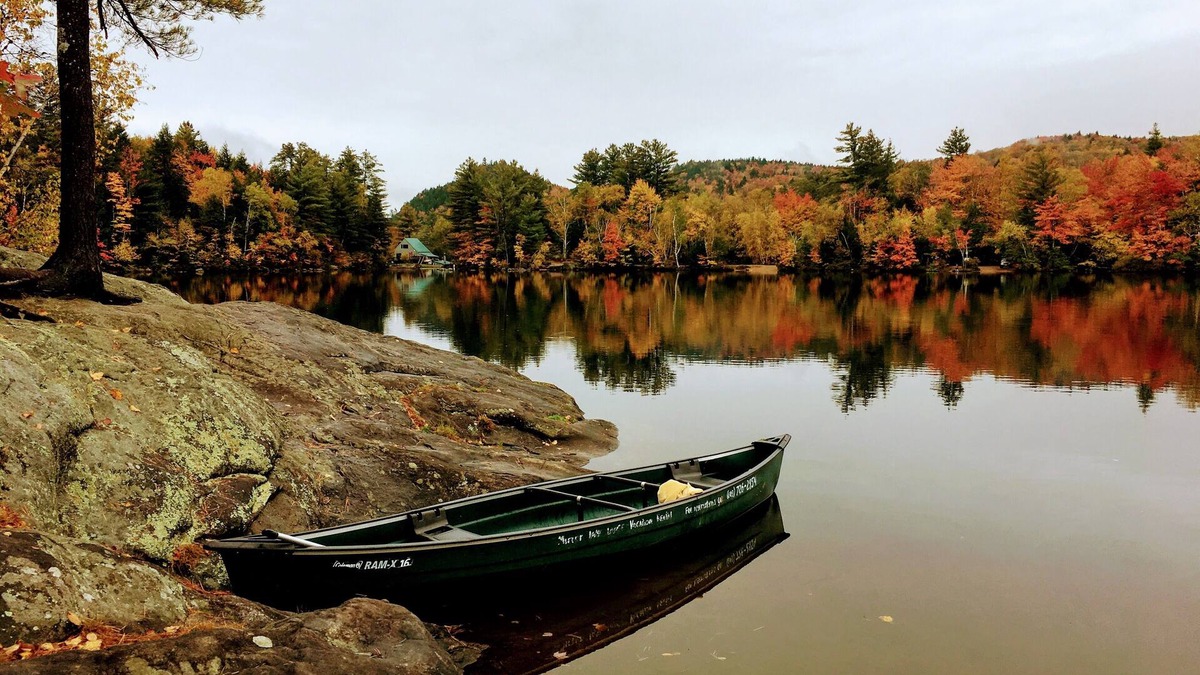 Woodstock Cabin | Beautiful White Mountain Lodge on Mirror Lake, Hot Tub, Dog Friendly, 6 Bedrooms