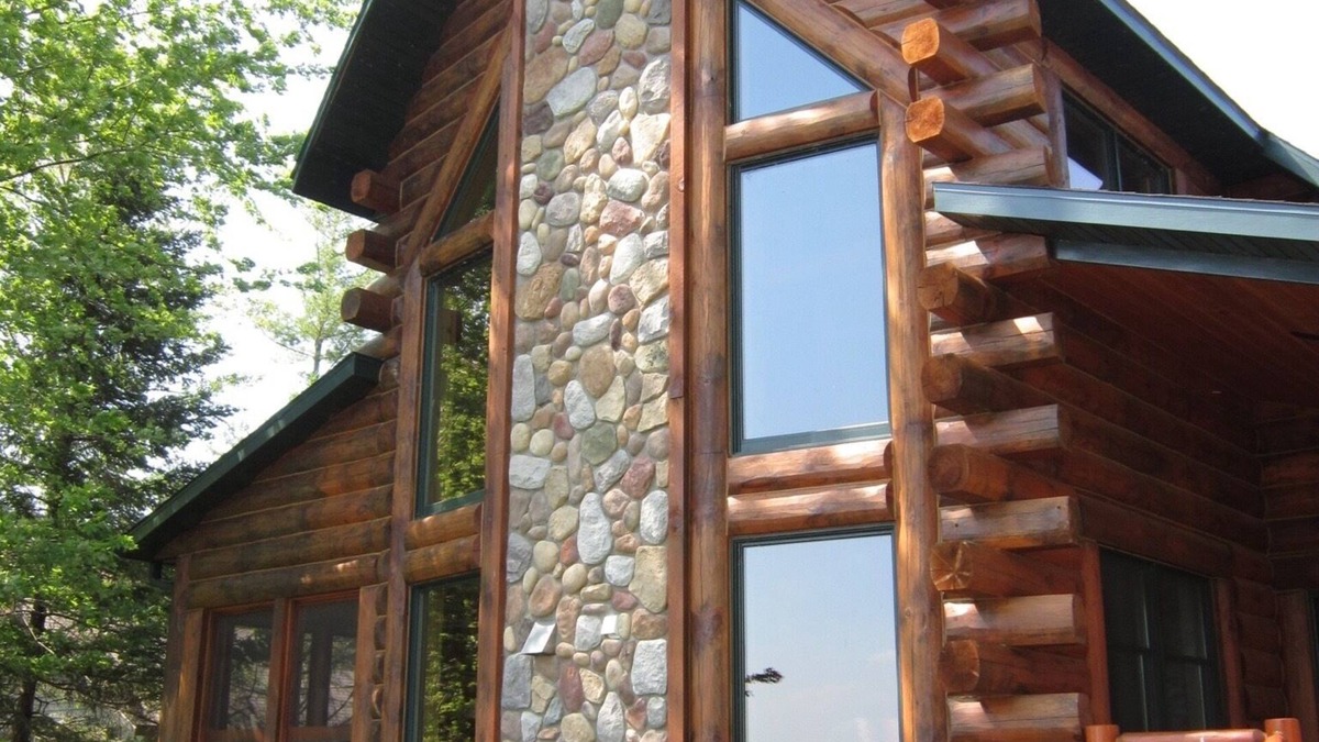 Shawano House | Beautiful Wisconsin Lake-front Log Home (sleeps 6-8)