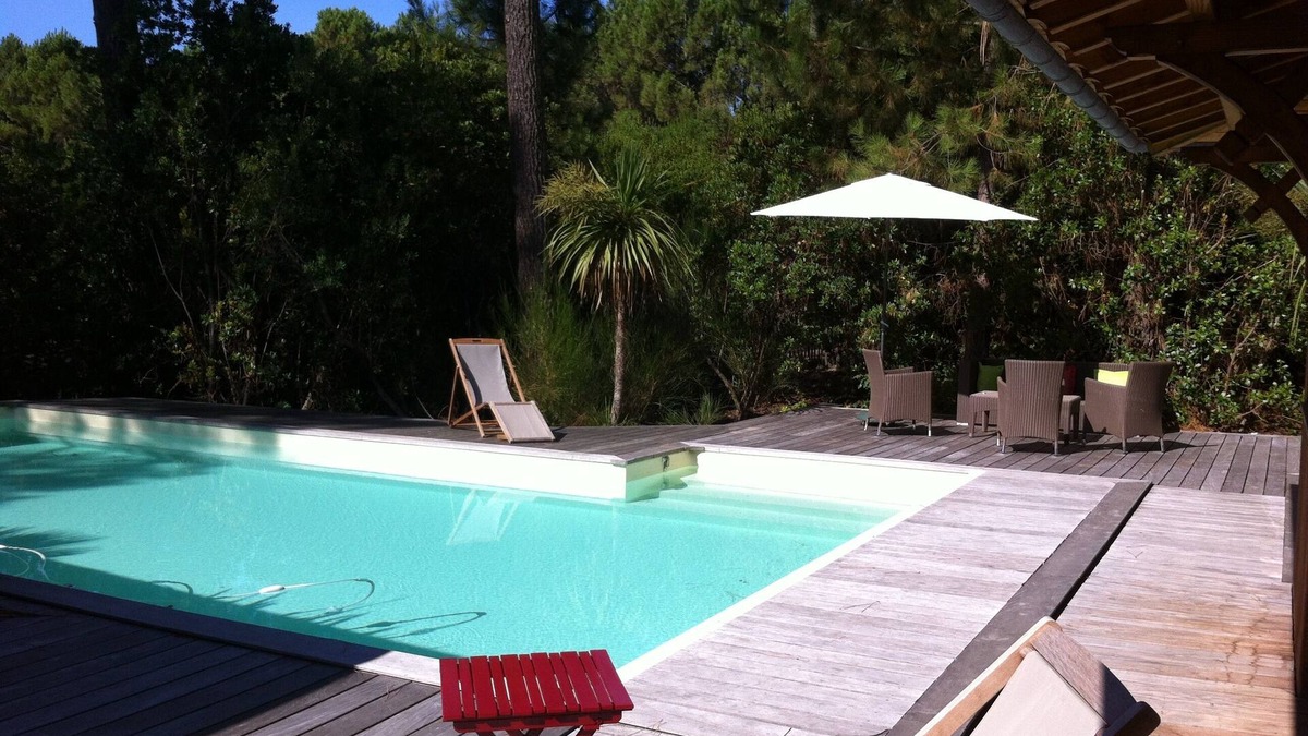Le Canon House | Beautiful wooden contemporary house with swimming pool