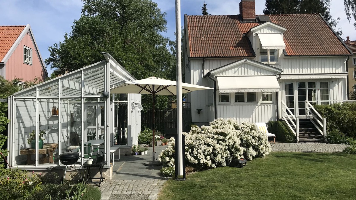 Enskededalen House | Beautiful wooden house with lots of charm and comfort and a sunny garden