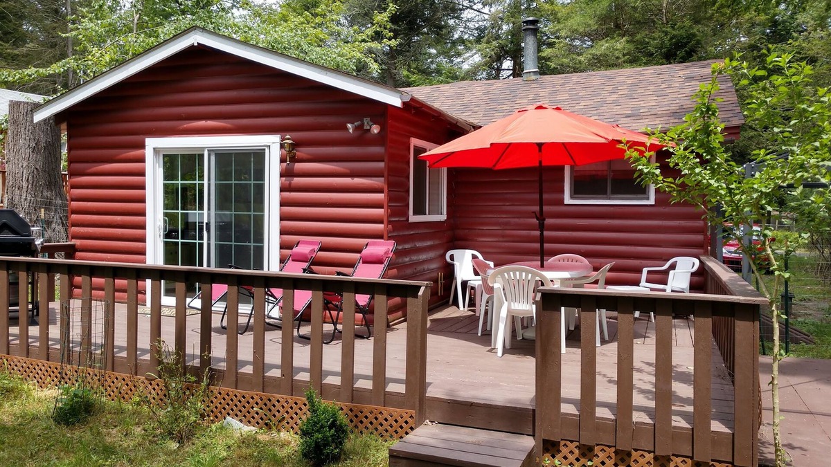Smallwood House | Beautiful woodland cabin with all new furniture, linens, electronics, appliances