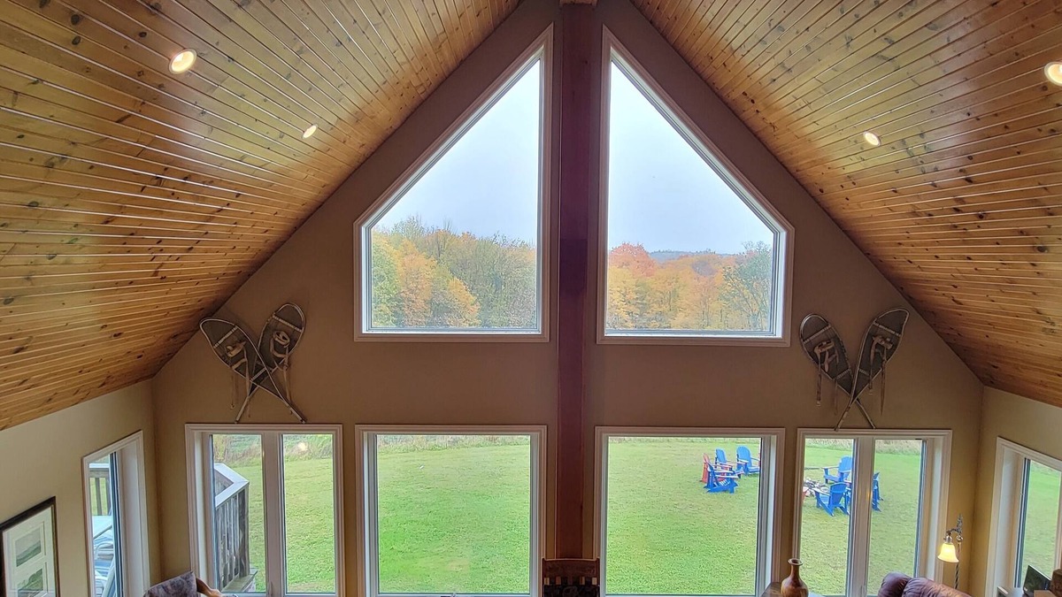 Grey Highlands Ski Chalet | Beautiful Year Round Chalet 20 minutes west of Blue Mountain Collingwood