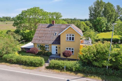 Faldsled Villa | Beautiful Yellow Country Villa By The Water