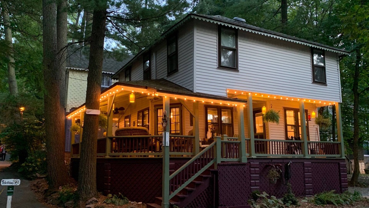 Mount Gretna Heights Cottage | Beautiful Yr Round Cottage Great Porch, Heart of MTG, Near Hershey, Lititz, Lanc