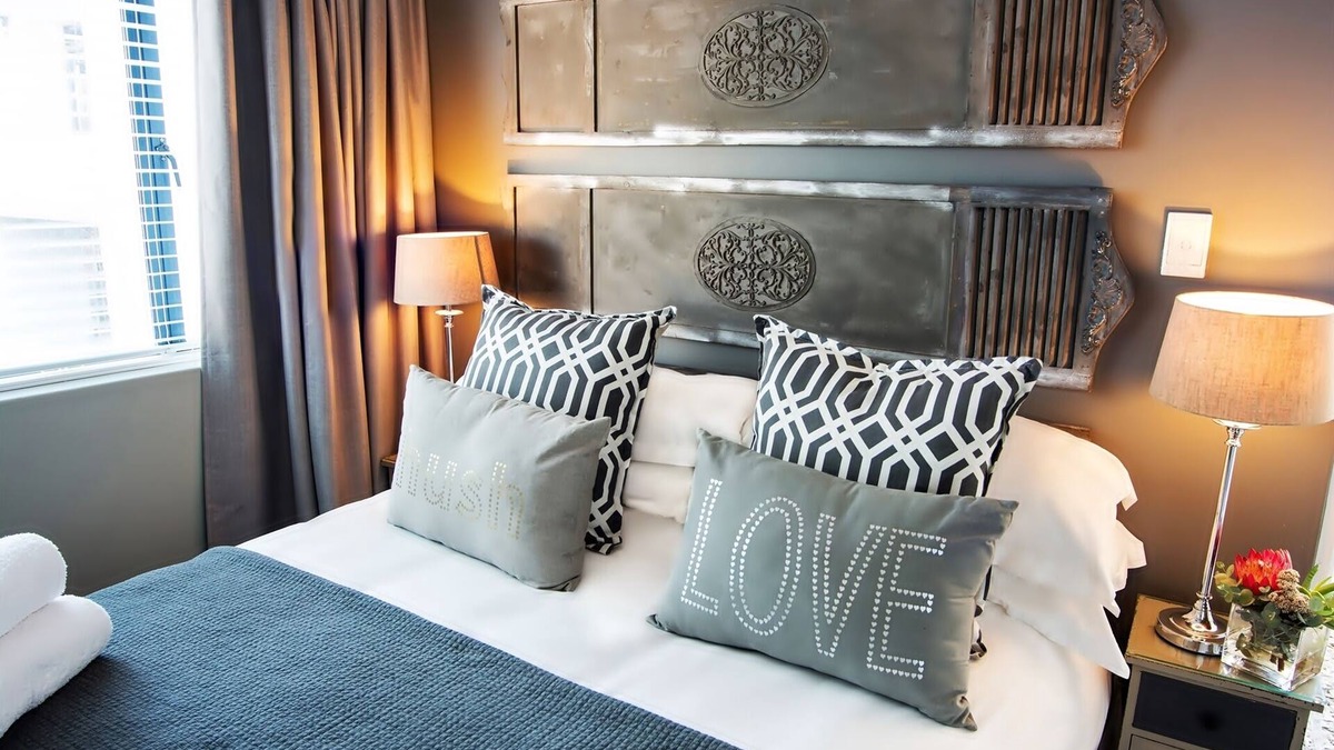 Stellenbosch Central Apartment | Beautiful two-bedroom self-catering unit in the heart of historic Stellenbosch